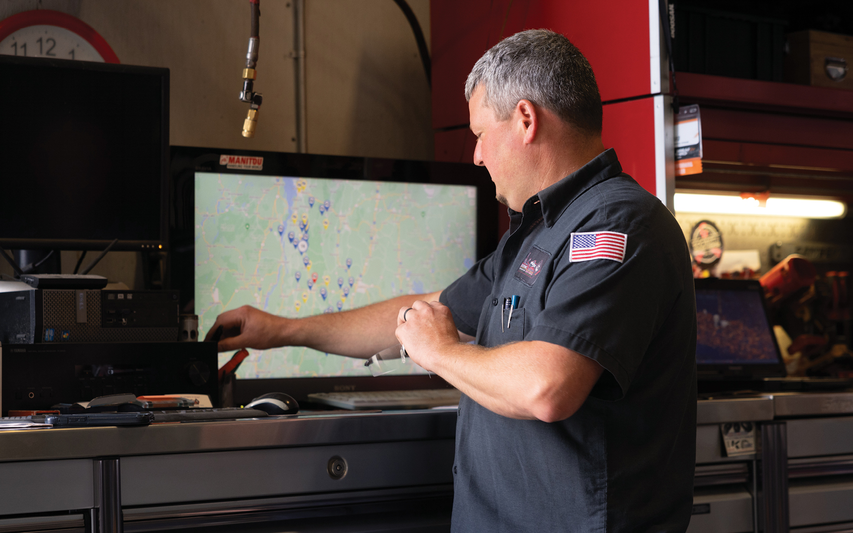 A DEVELON parts and service employee looking at the DEVELON Fleet Management system. 
